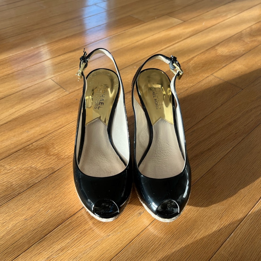Black shiny Michael Kors heels!